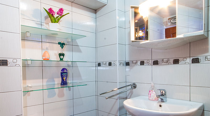 Apartman Kira masažna tuš kabina.